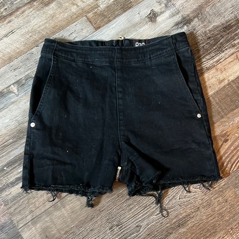 Zipper back shorts